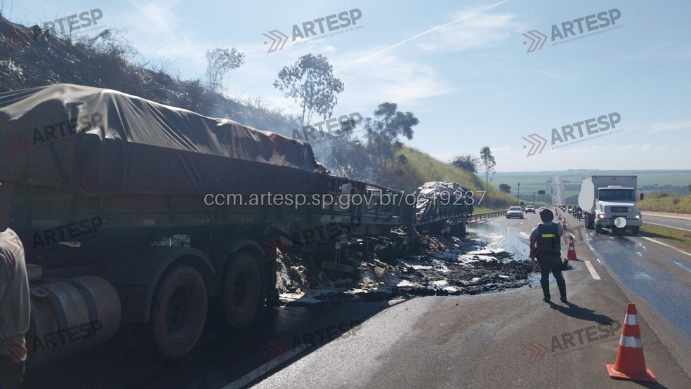 2 de 5
O incidente ocorreu no in&iacute;cio da tarde de quarta-feira (13), na altura do km 164 da SP-255, em Ja&uacute; (SP) &mdash; Foto: Artesp/Divulga&ccedil;&atilde;o