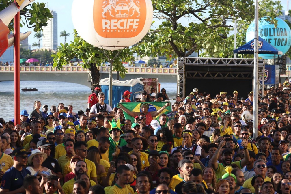 Copa Recife do Mundo reúne a torcida para mais um jogo no Recife