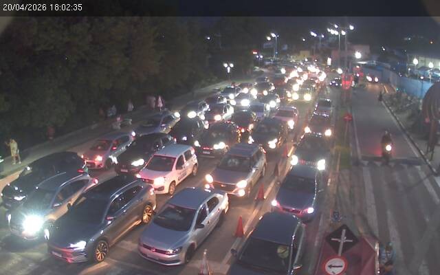 Travessia de balsa entre Ilhabela e São Sebastião registra fila de espera de até 3h