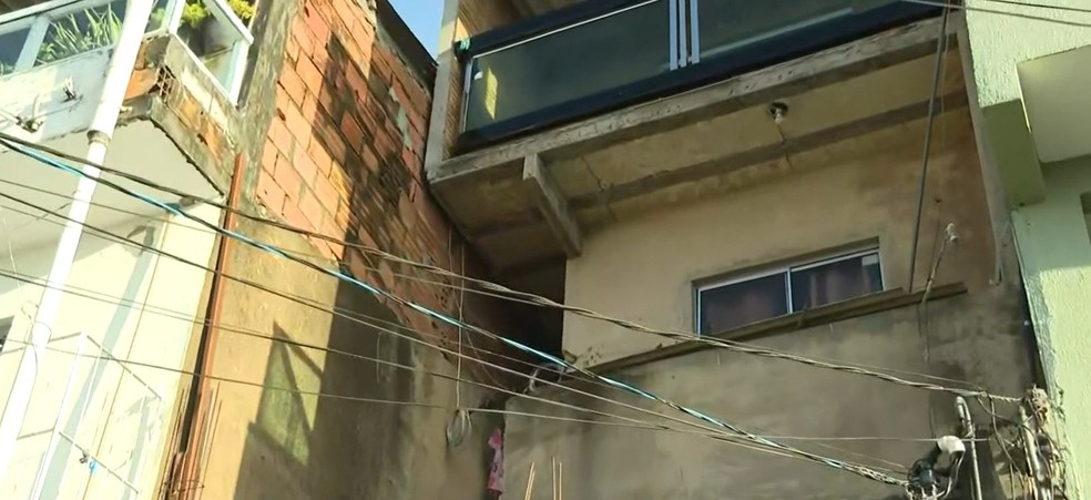 Menino estava dentro da casa onde morava quando foi atingido — Foto: Reprodução/TV Bahia