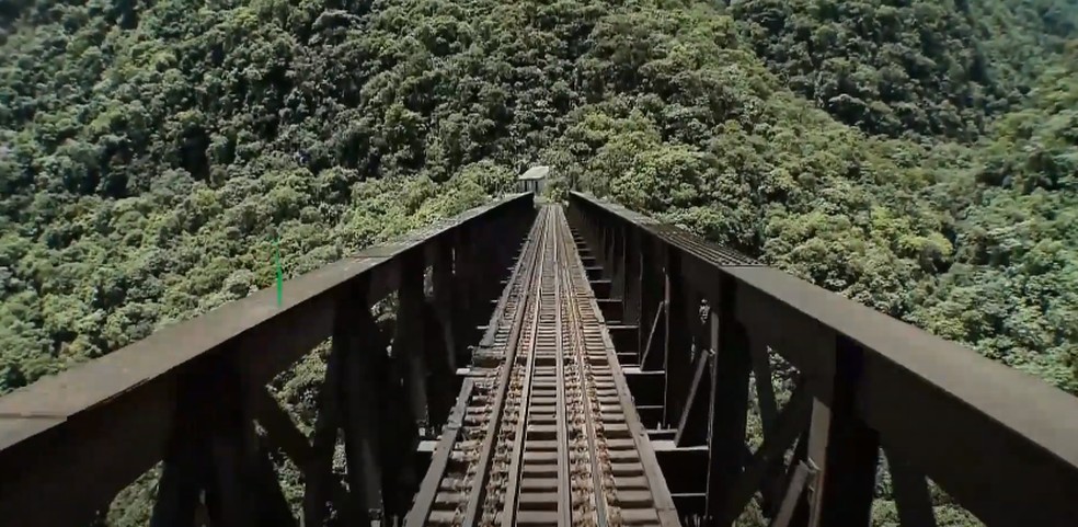 Ferrovia que liga Curitiba ao litoral é histórica — Foto: Serra Verde Express