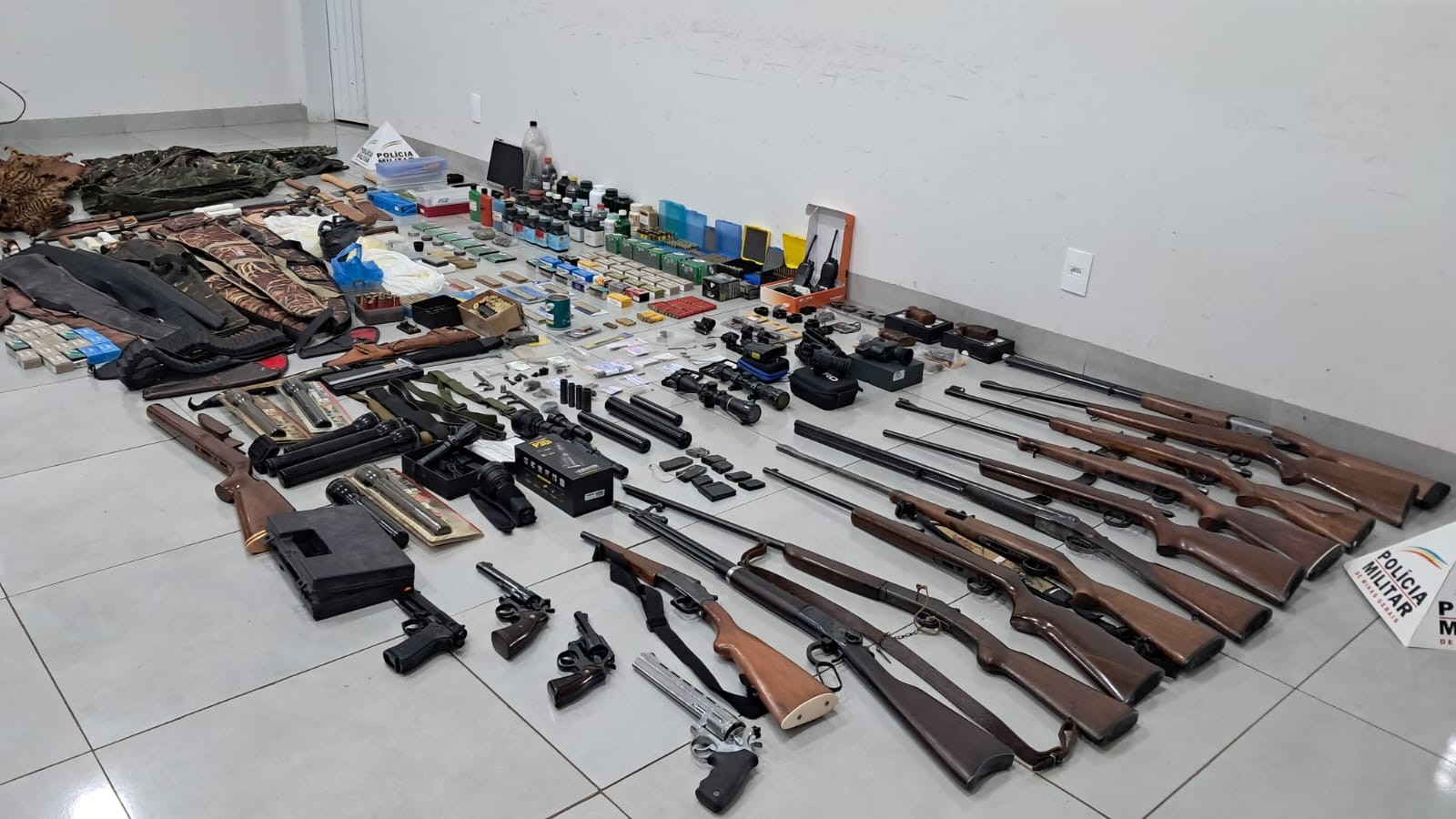 Arsenal com mais de 10 armas é apreendido em Santa Vitória