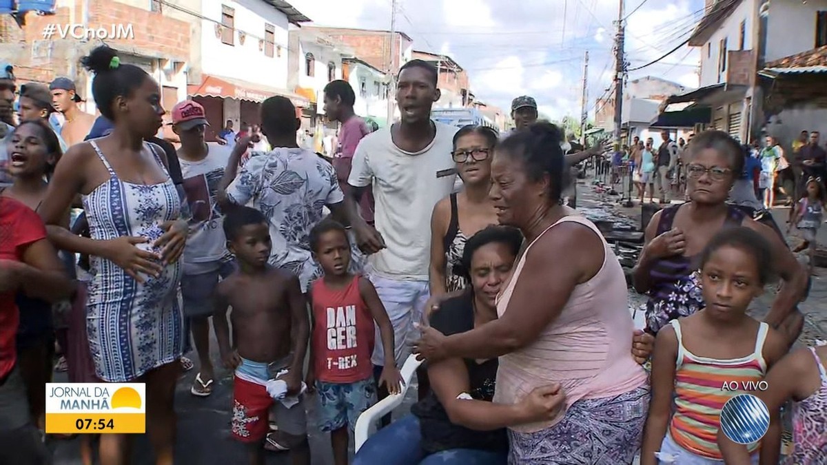 Protesto contra morte de jovem fecha
