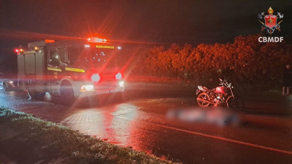 Homem morre atropelado por motociclista no DF — Foto: CBMDF/Reprodução