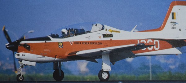 T-27 Tucano se tornou o treinador oficial da Força Aérea Brasileira nas últimas três décadas — Foto: Carlos Lorch/Flores Jr./Action Editora