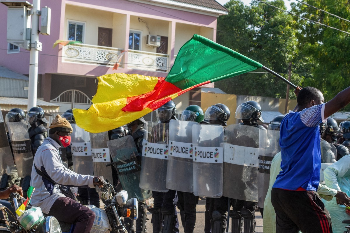 Quatro manifestantes morrem em meio a aumento de tensão em Camarões antes da divulgação dos resultados eleitorais, diz oposição
