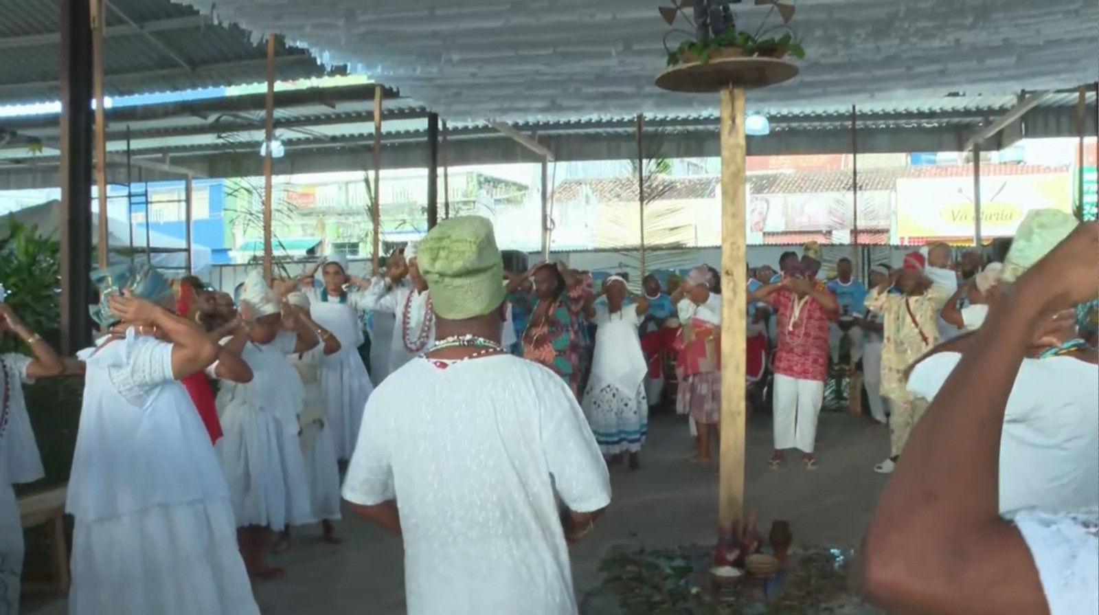 Bembé do Mercado: Homenagens do maior candomblé a céu aberto do mundo são iniciadas na Bahia