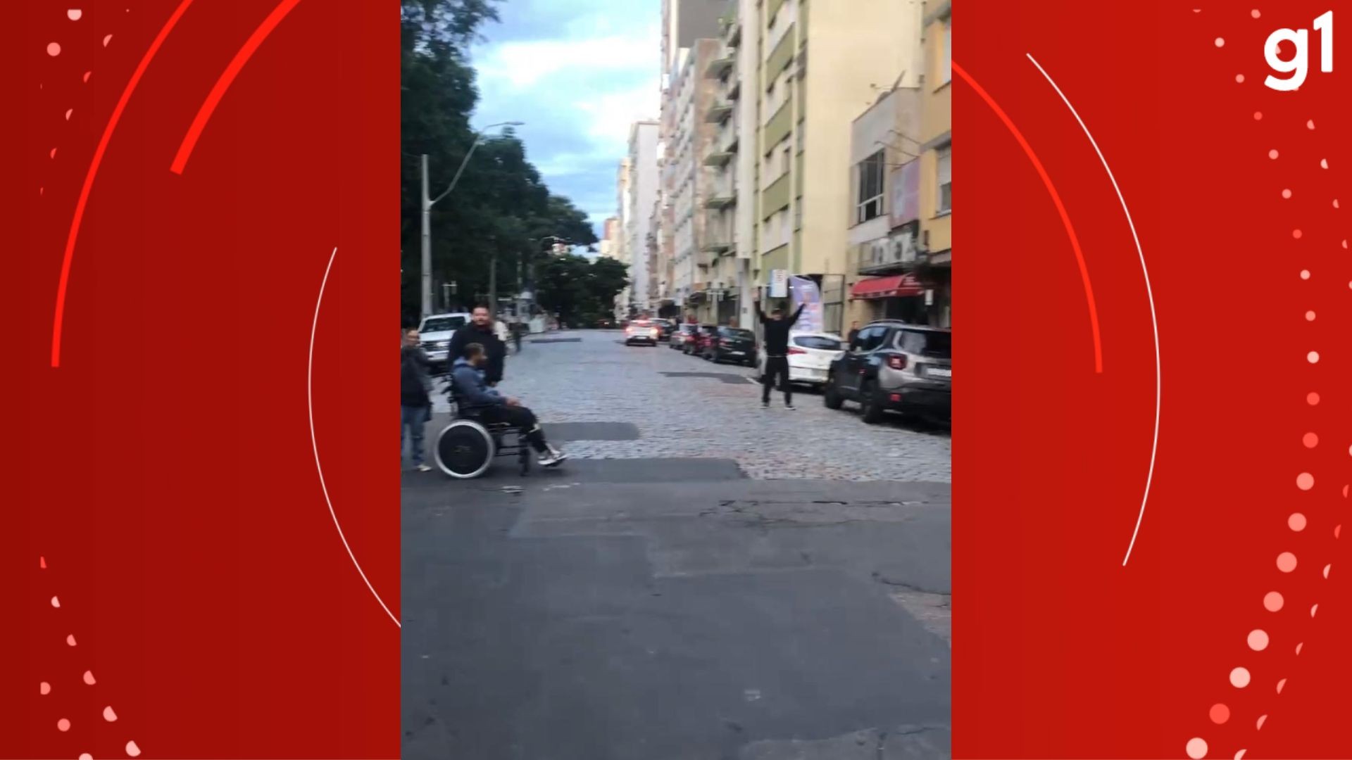 VÍDEO: Moradores comemoram volta da energia elétrica em parte do Centro Histórico de Porto Alegre 