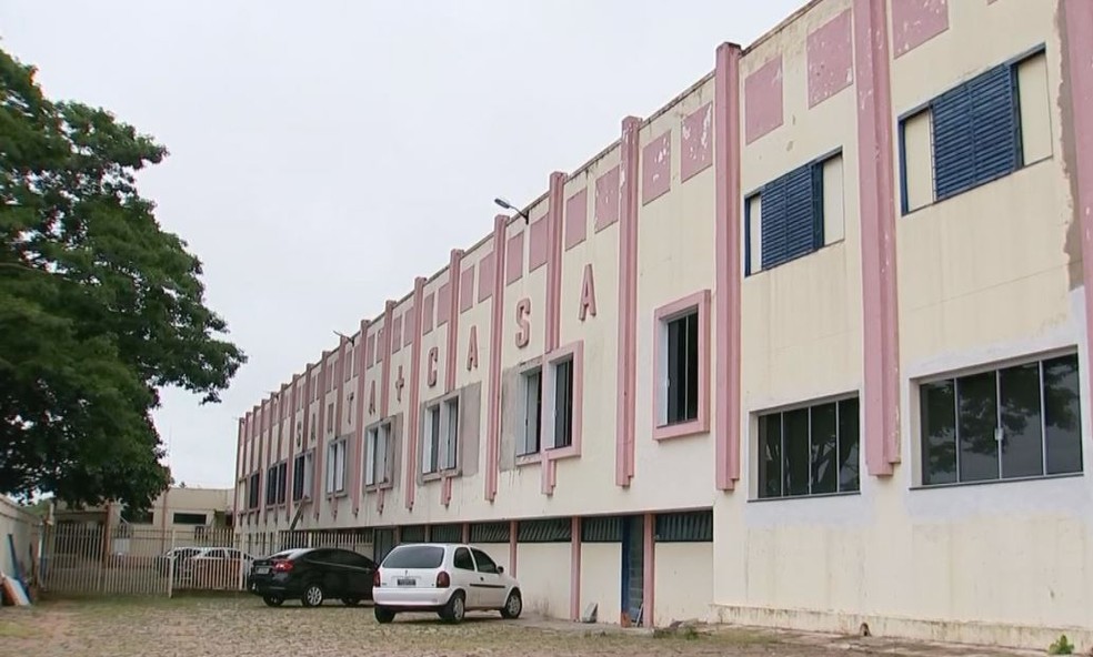 A jovem foi encaminhada a Santa Casa de Tupã — Foto: TV TEM/Reprodução