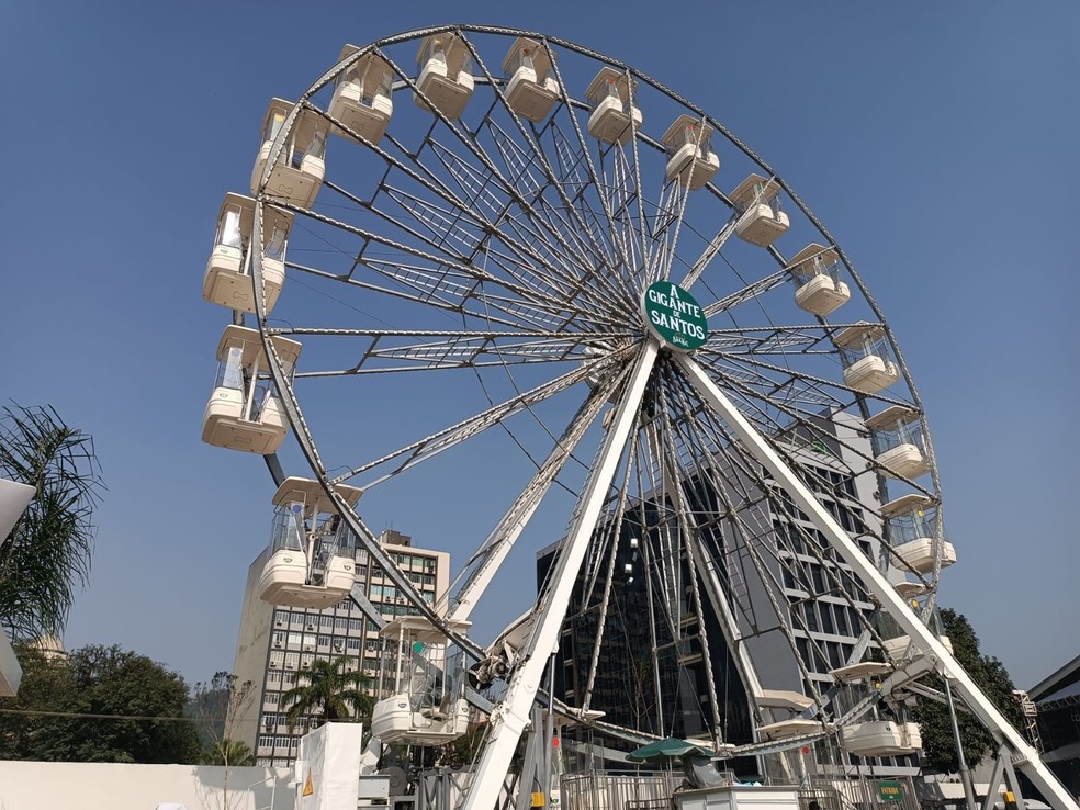 Roda-gigante de 32 metros no Parque Valongo, em Santos (SP) — Foto: Nicole Vasques/g1 Santos