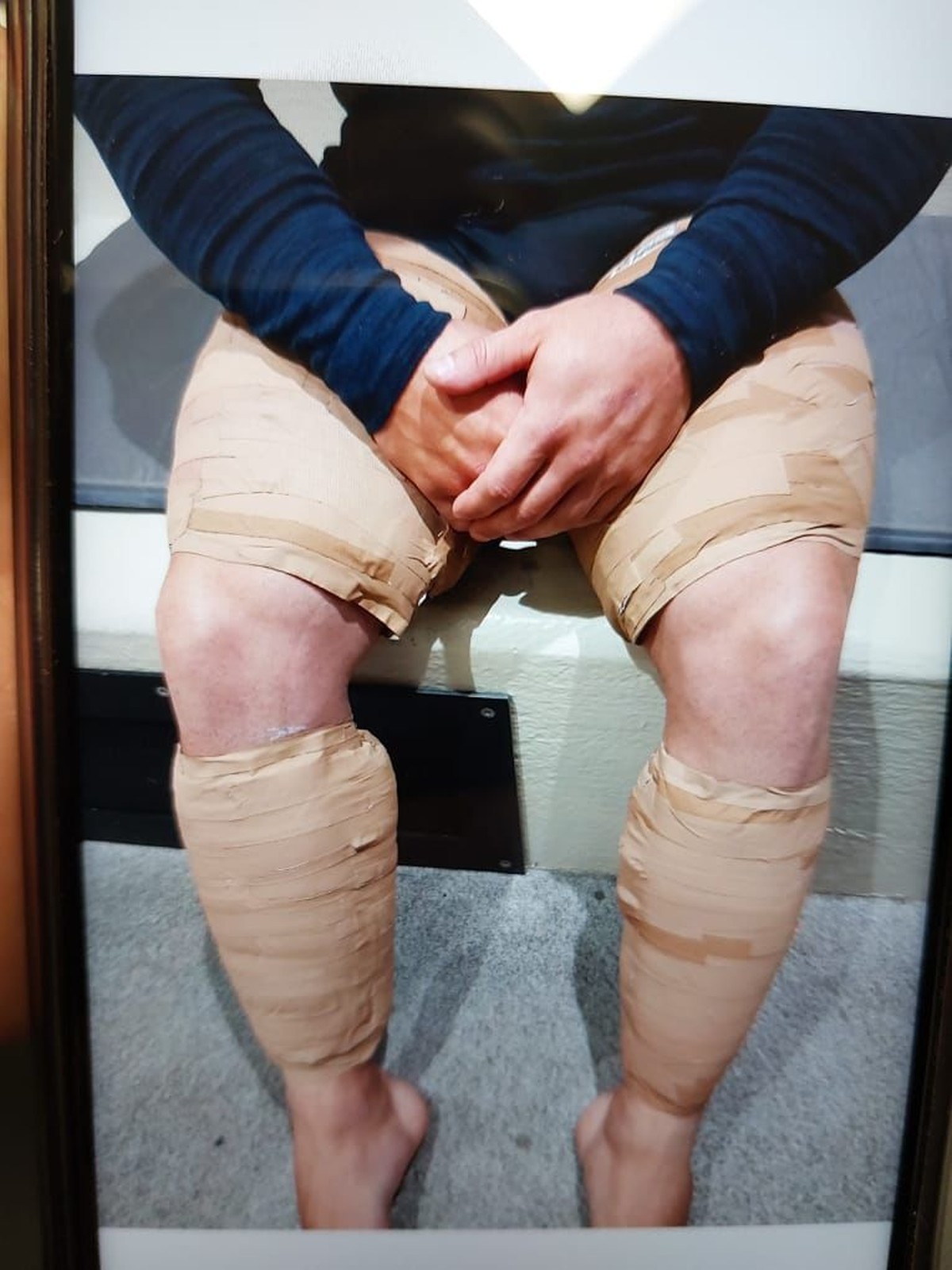 Brasileiro é preso com 2,6 kg de cocaína amarrados ao corpo em aeroporto na França