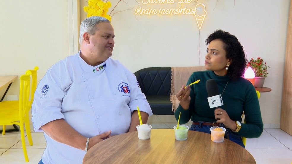 Repórter da EPTV, afiliada da TV Globo, provou sorvetes de alface, molho de churrasco e caldo de cana — Foto: EPTV/Reprodução