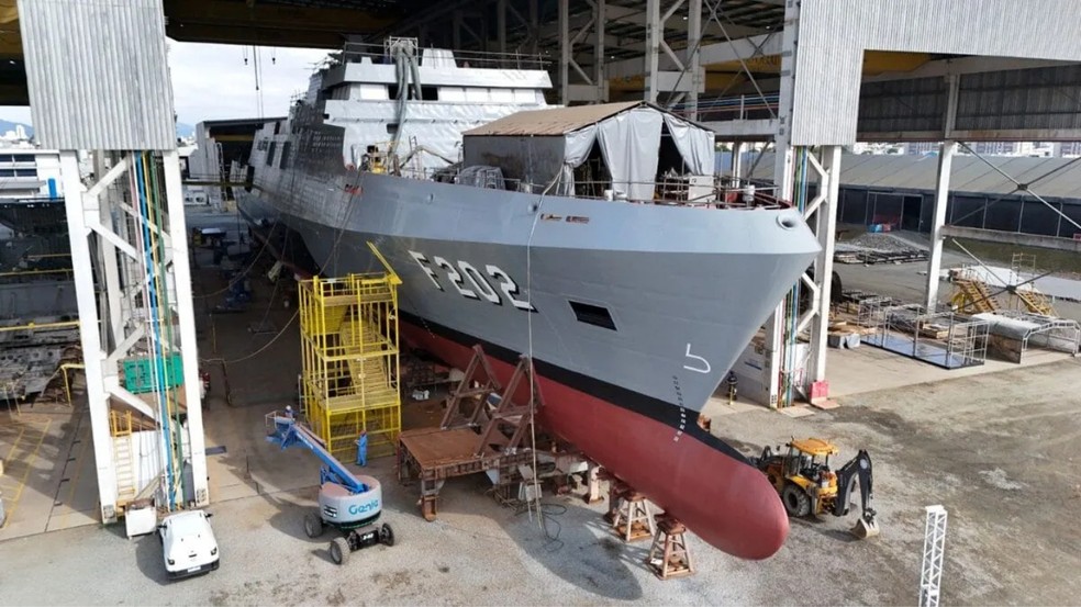 Fragata Cunha Moreira: Marinha lança novo navio de guerra em SC | G1