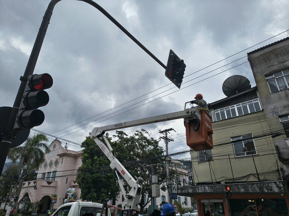 Teresópolis começa a instalar semáforos inteligentes
