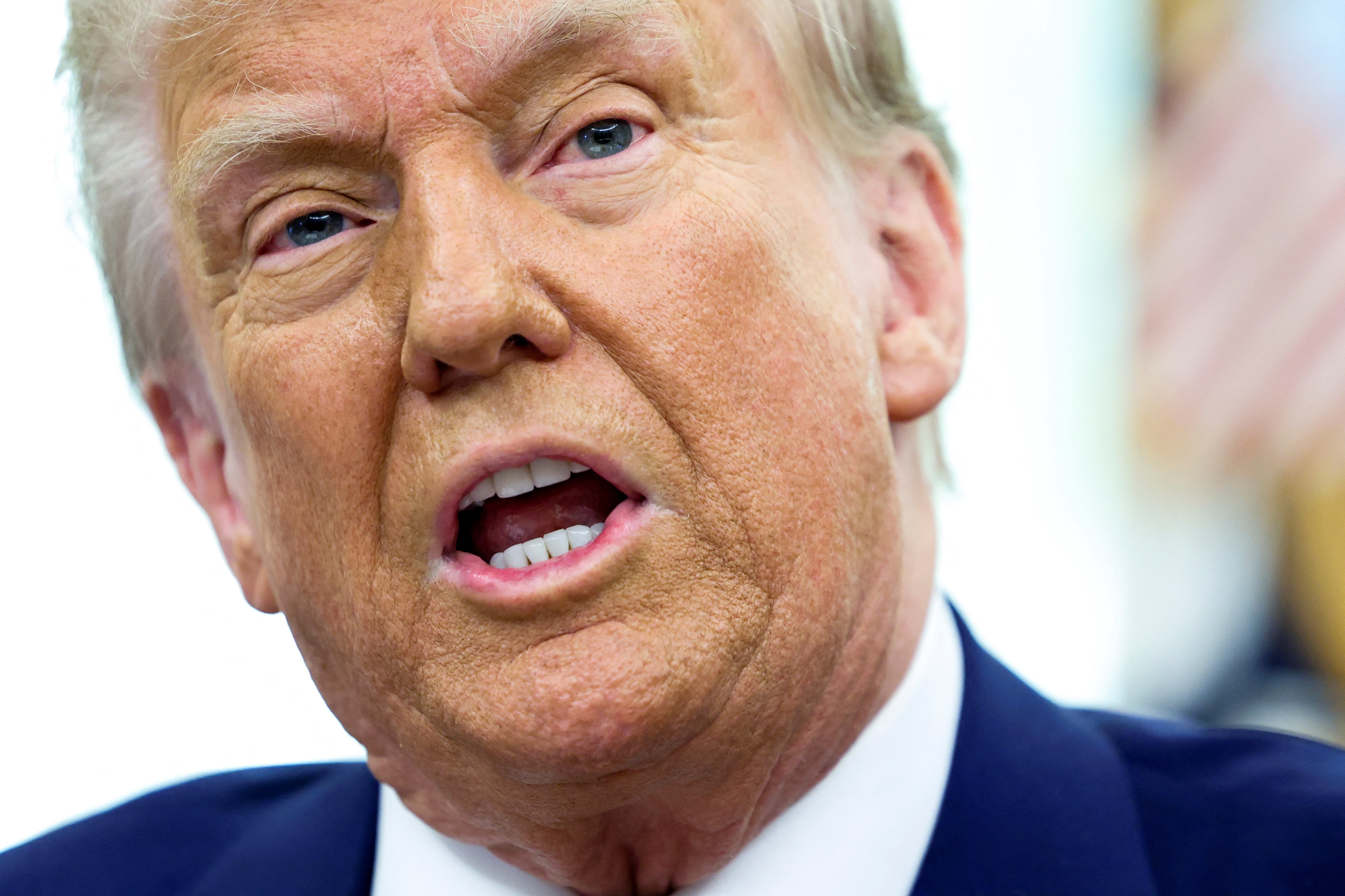 Trump pausa pedidos de imigração de pessoas da Ucrânia e América Latina autorizadas a entrar nos EUA no governo Biden