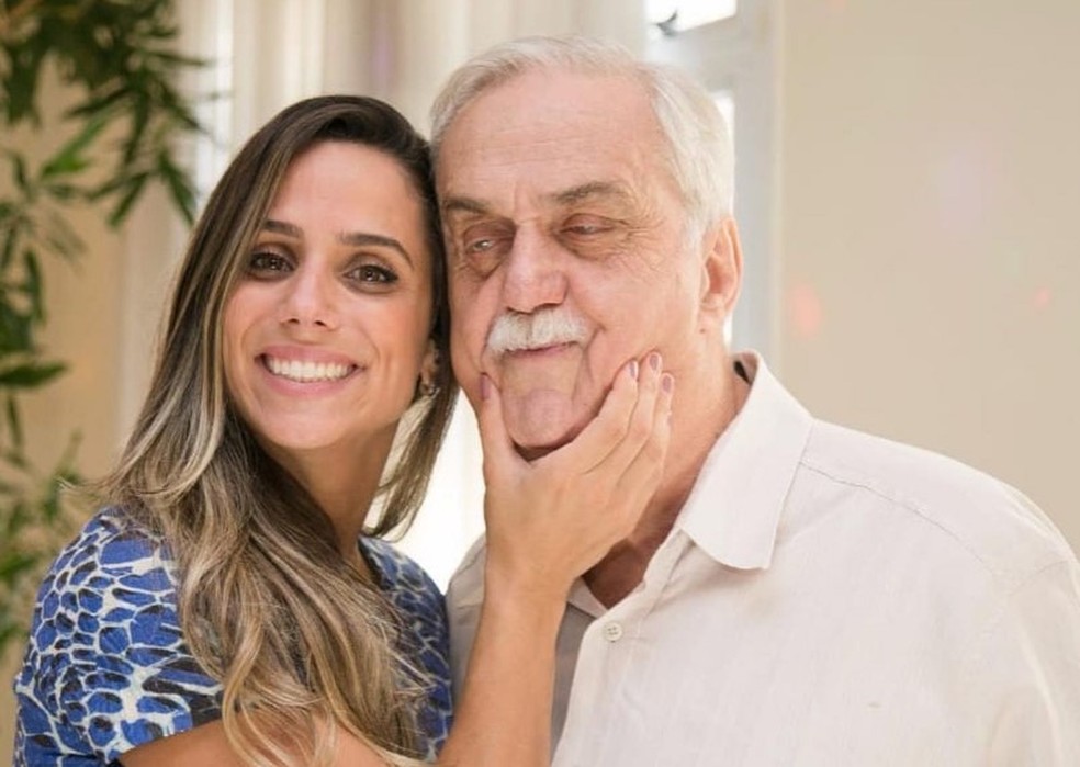 Aline Souza com o pai José Roberto de Souza — Foto: Reprodução/Instagram