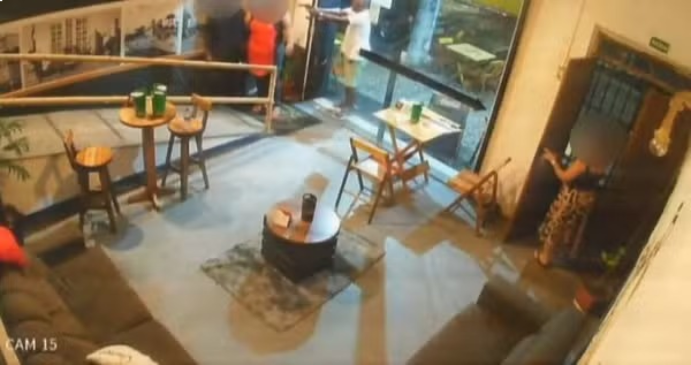 Policial militar aposentado é preso em flagrante suspeito de agredir mulheres em bar de Salvador