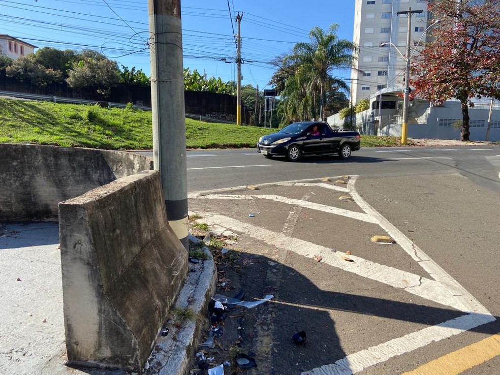Acidente aconteceu em cruzamento de avenidas em Piracicaba — Foto: Edijan Del Santo/EPTV