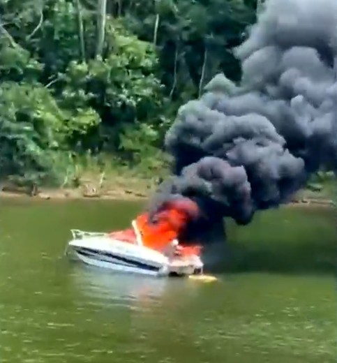 Explosão de lancha em represa deixa seis turistas feridos, em Nazaré Paulista, SP