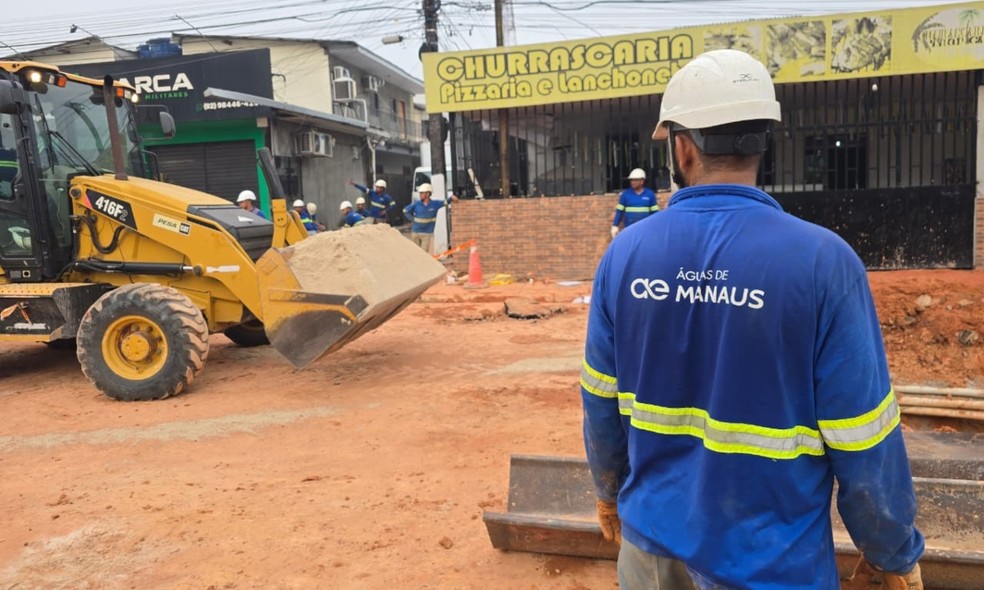 Concessionária Águas de Manaus atua em manutenção emergencial após rompimento de tubulação em Manaus — Foto: Divulgação/Águas de Manaus