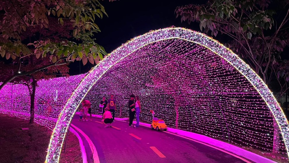 Parque Linear também recebe decoração natalina - Vero