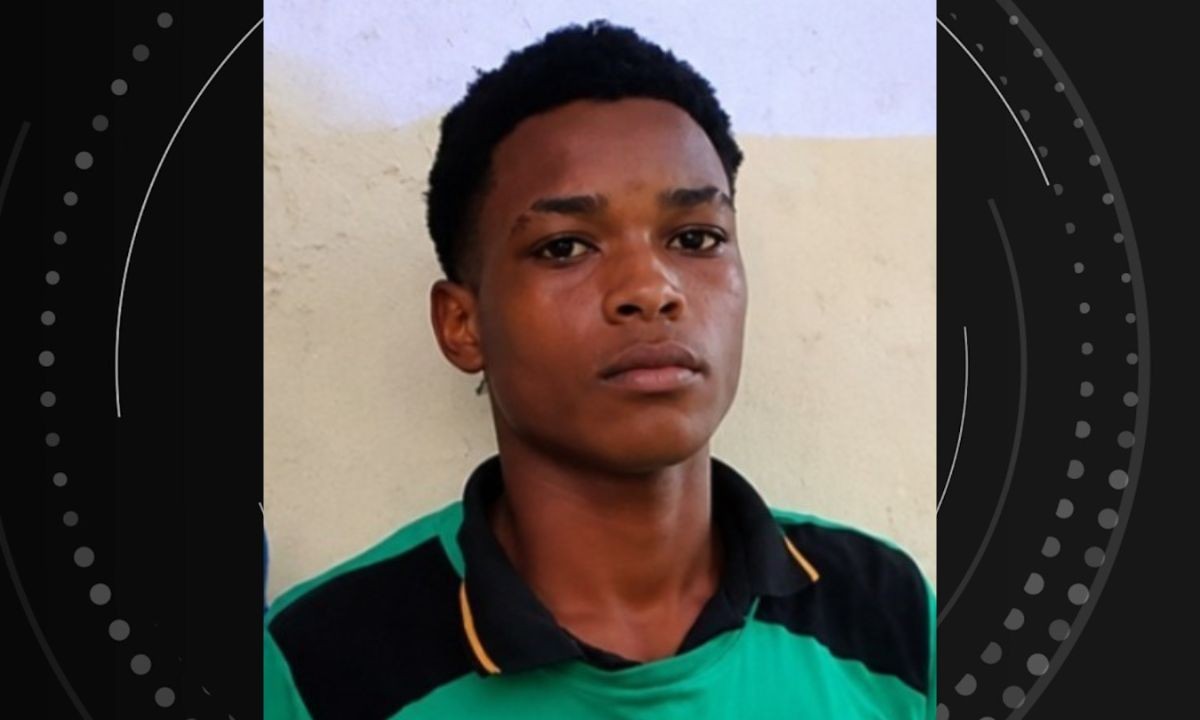 Adolescente que teve caixão atacado a tiros na Bahia morreu em ação policial