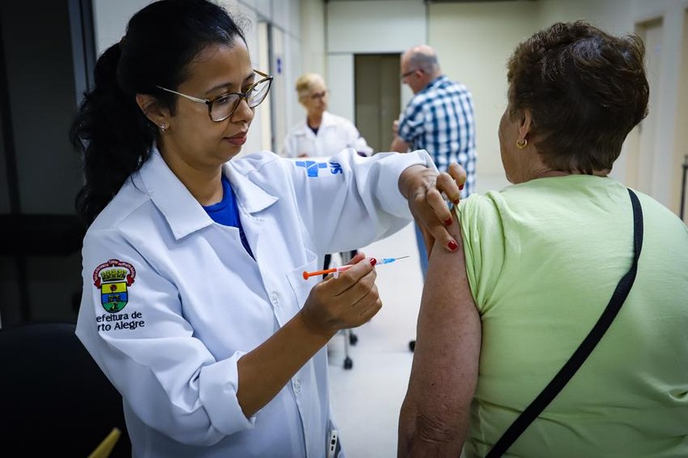 Campanha de vacinação contra influenza começa nesta segunda-feira no RS — Foto: Cristine Rochol/PMPA