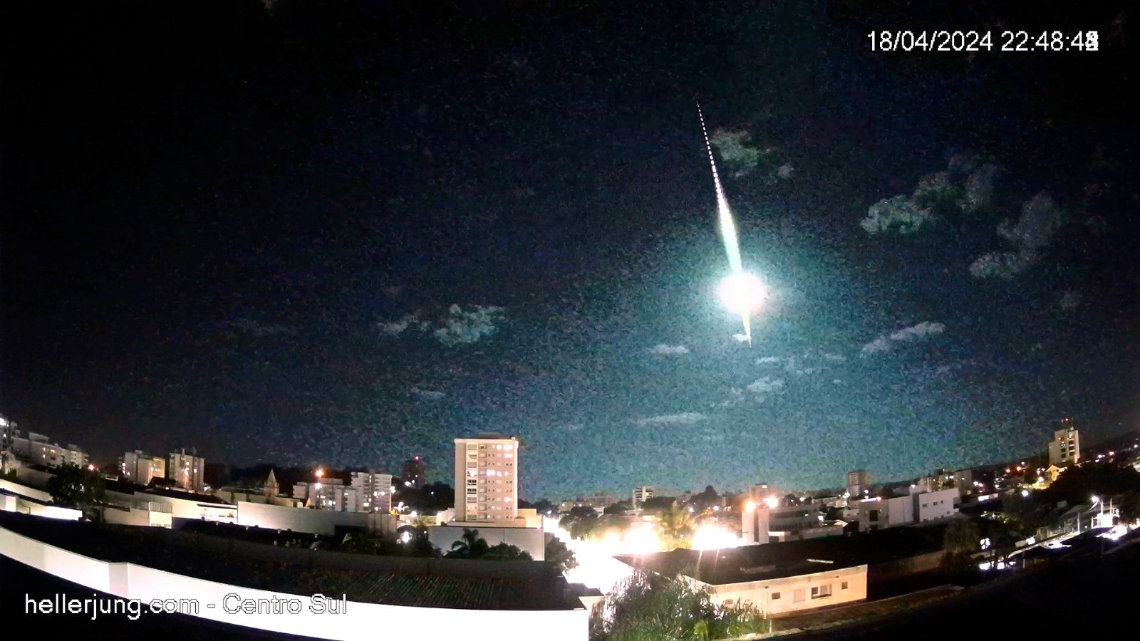 VÍDEO: observatório registra explosão de meteoro com brilho mais forte que o da lua sobre o RS