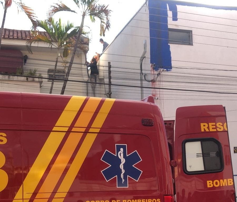 Pintor que sofreu descarga elétrica com mais de 10 mil volts teve 60% do corpo queimado