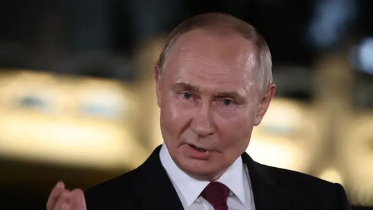 O que diz Putin sobre tarifas de Trump ao Brasil e ligação com julgamento de Bolsonaro -
Segundo presidente russo, há um desequilíbrio na balança comercial entre os EUA e a Índia, mas não há um desequilíbrio nas relações comerciais americanas com o Brasil que justifique as tarifas.