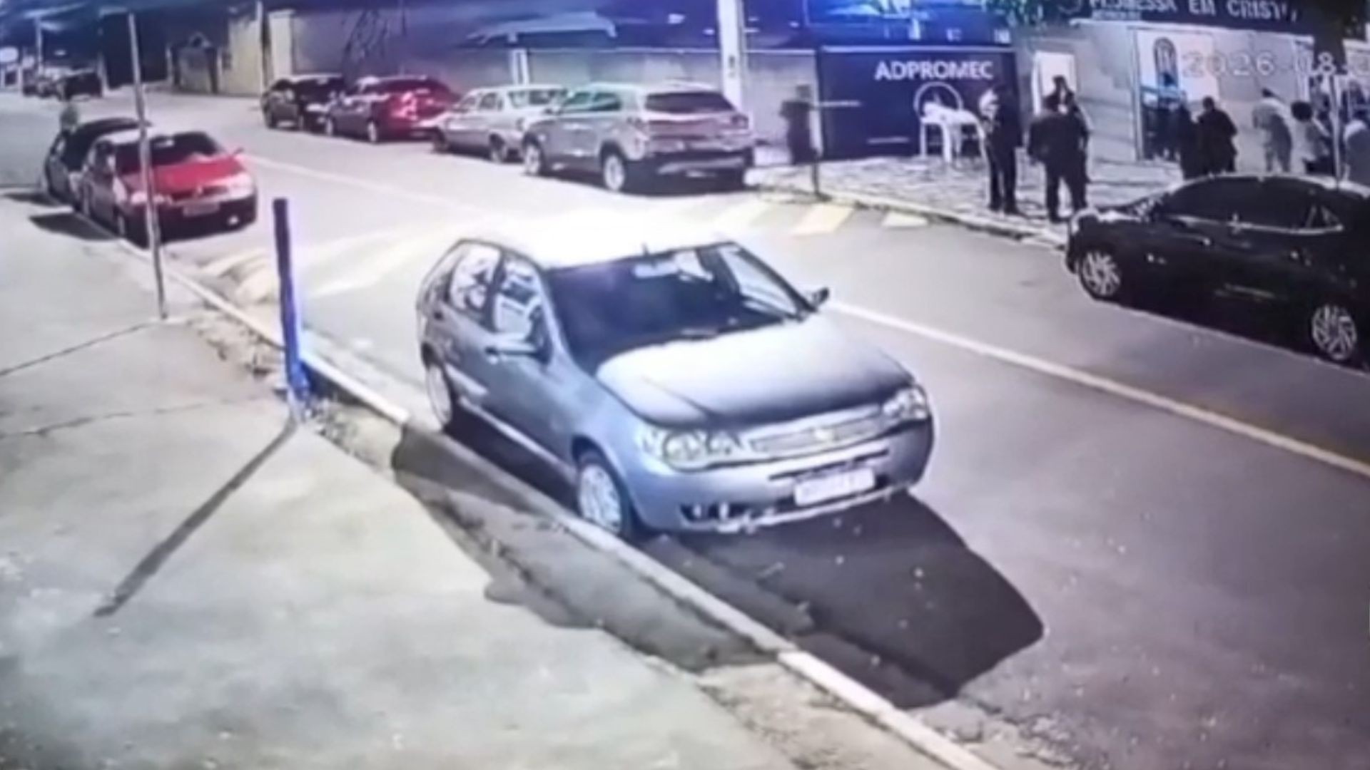 Homem é morto a tiros por PM de folga após esfaquear cabeleireiro dentro de igreja em Anchieta