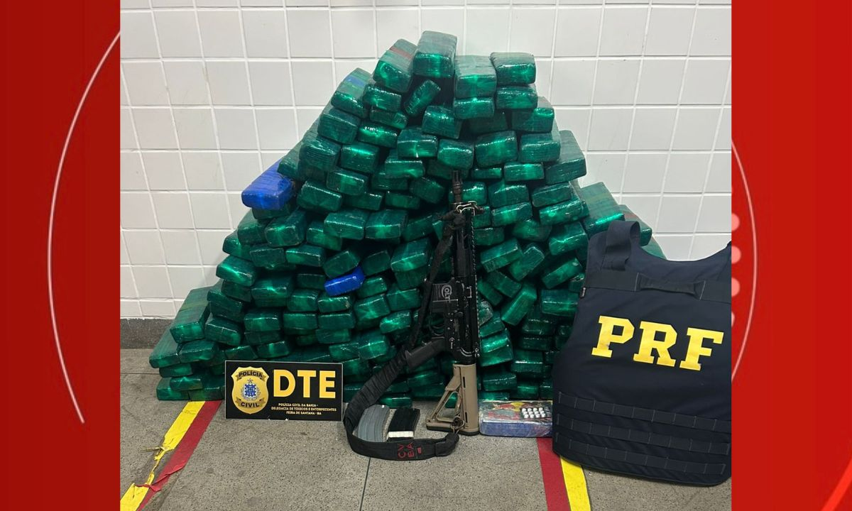 Três pessoas são presas em flagrante durante abordagem policial na Bahia; mais de 130 kg de drogas e fuzil são apreendidos
