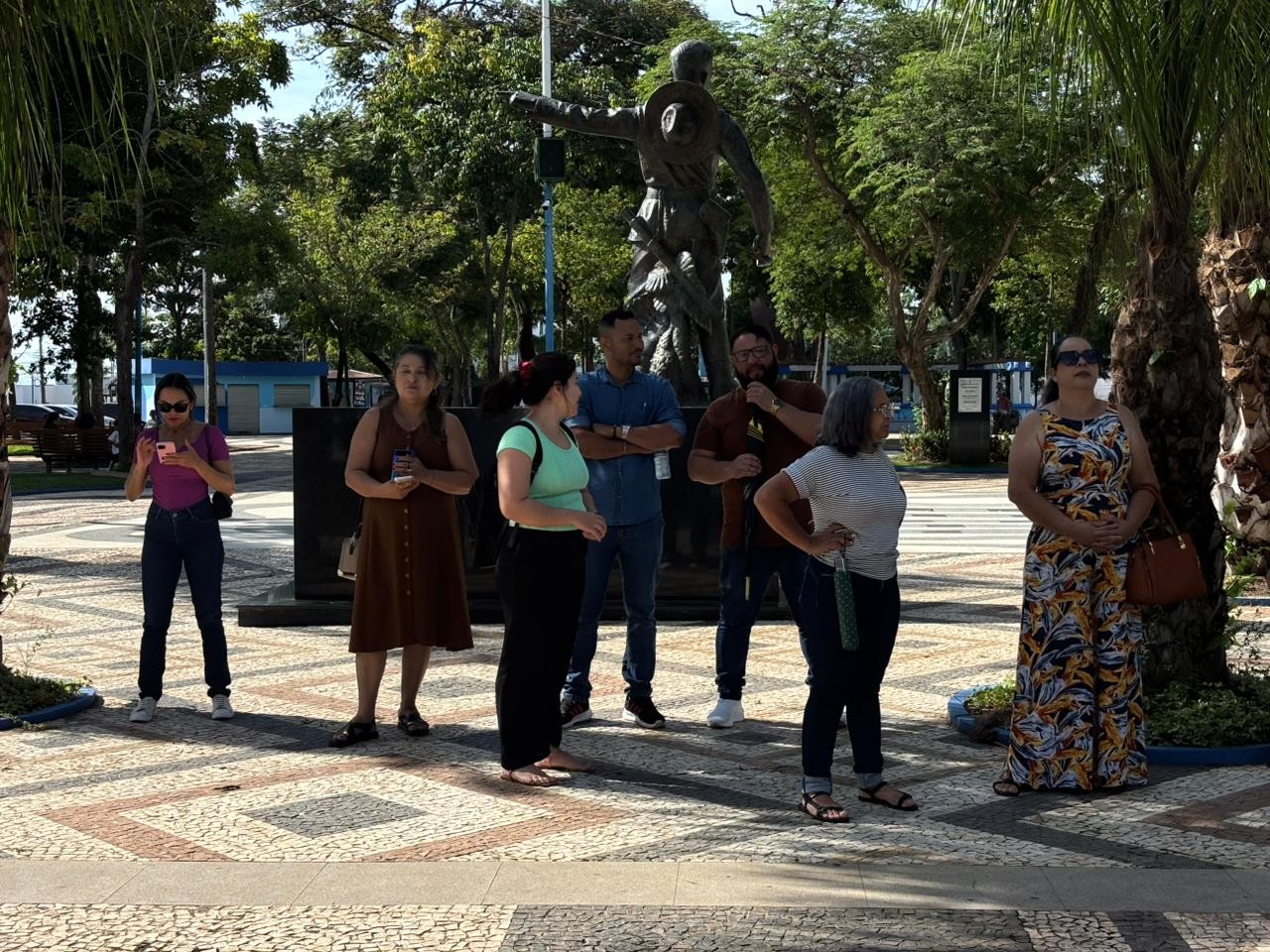 Servidores da Educação de Rio Branco fazem manifestação por reajuste salarial