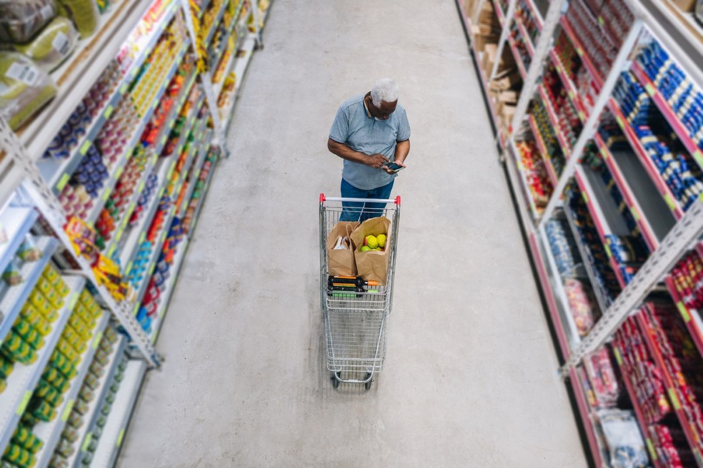 Inflação de alimentos tem sido tema incômodo para o governo Lula, cujos indicadores de popularidade estão piorando — Foto: Getty Images via BBC