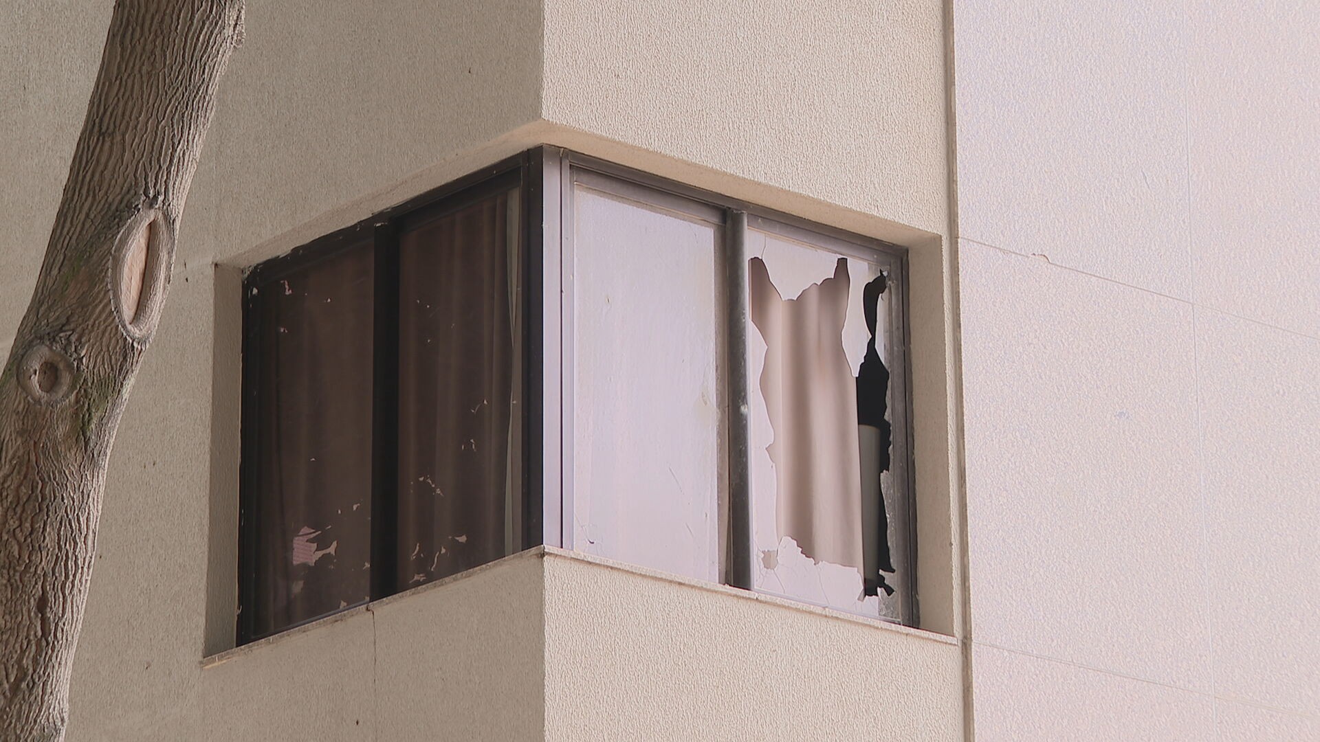 VÍDEOS: implosão do Torre Palace quebra janelas de hotel ao lado; ação foi 'um sucesso', diz governo