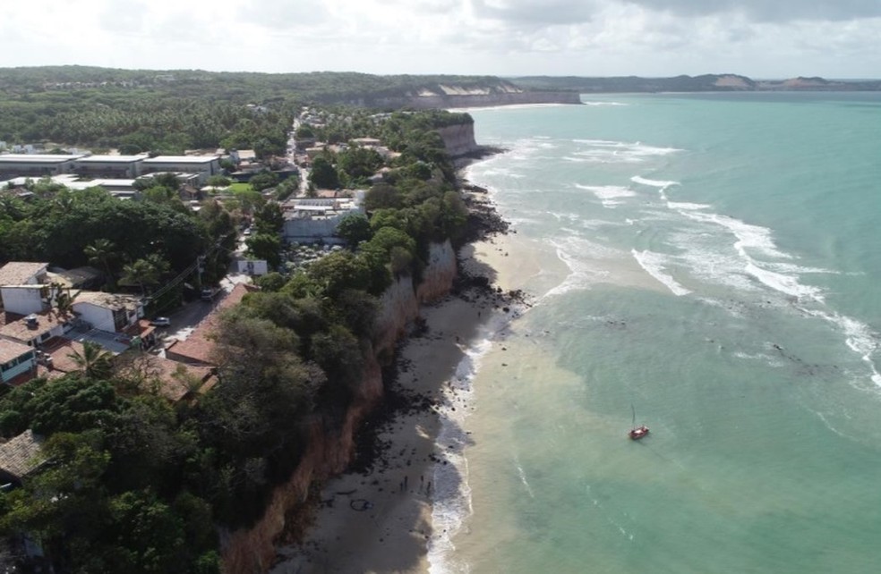 Vista aérea falésia de Pipa Tibau do Sul — Foto: Idema