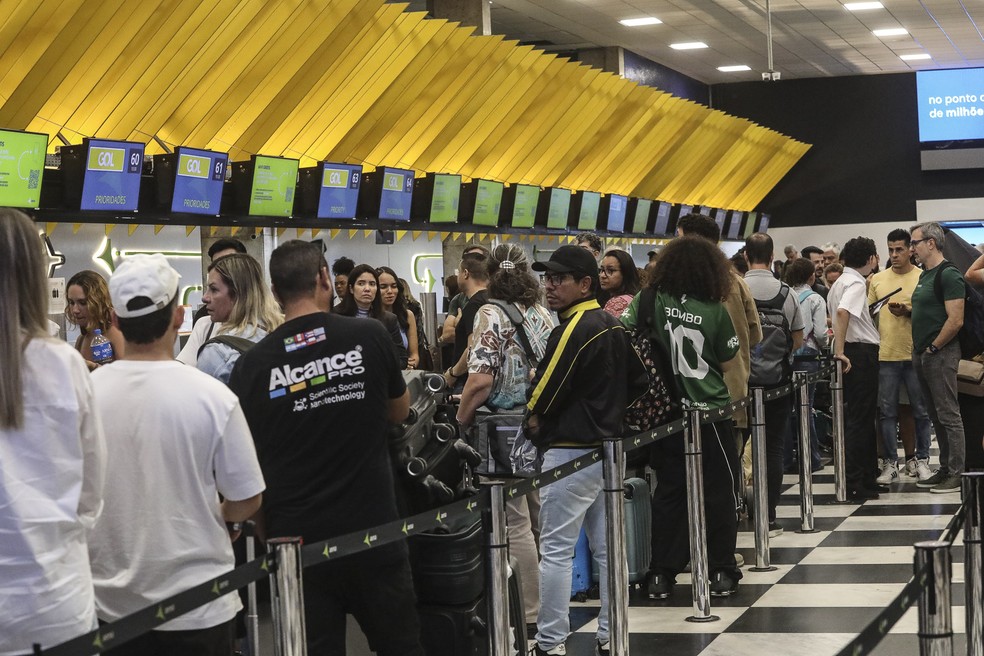 Movimentação intensa de passageiros para remarcação de passagens no Aeroporto de Congonhas — Foto: RENATO S. CERQUEIRA/ATO PRESS/ESTADÃO CONTEÚDO