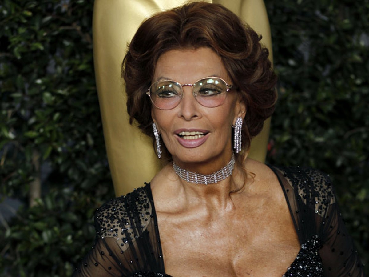 Sophia Loren cai em casa sofre fratura e passa por cirurgia de