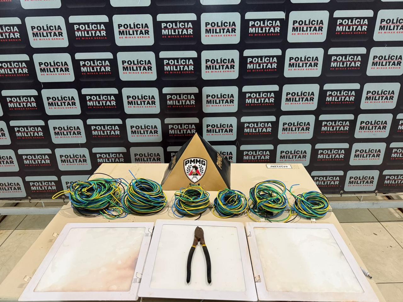 Jovem é preso após furtar cabos elétricos de construção em Guanhães