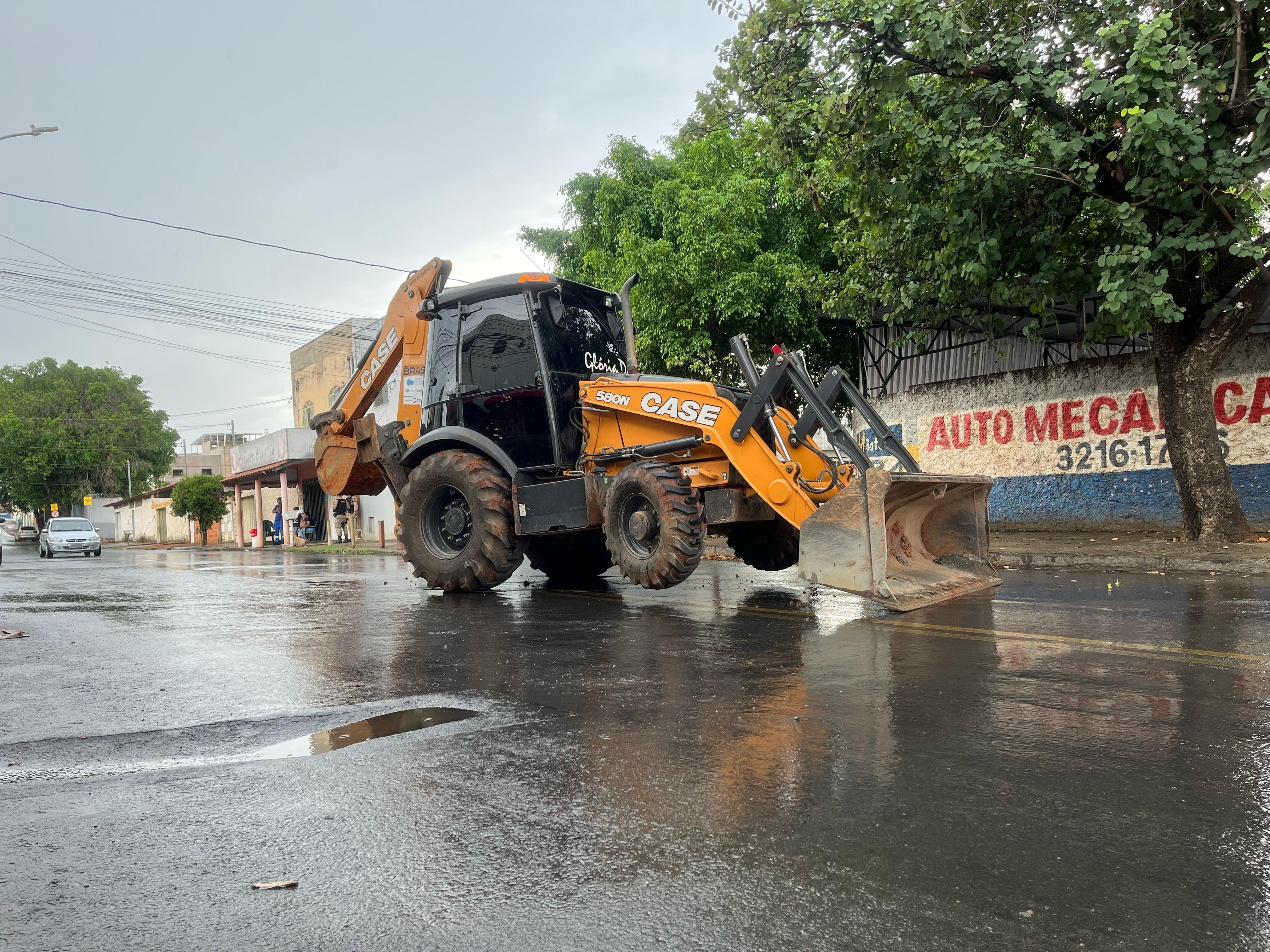 Crianças de 6 e 11 anos que estavam de bicicleta ficam feridas em acidente com trator em Montes Claros