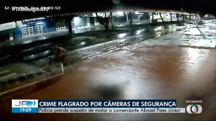 Câmeras de segurança flagraram momento que empresário foi morto após ter loja invadida