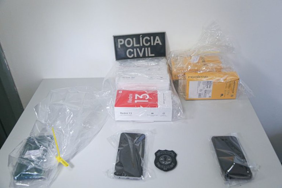 Aparelhos apreendidos pela Polícia Civil em operação contra roubo de celulares em São Luís — Foto: Divulgação/Polícia Civil