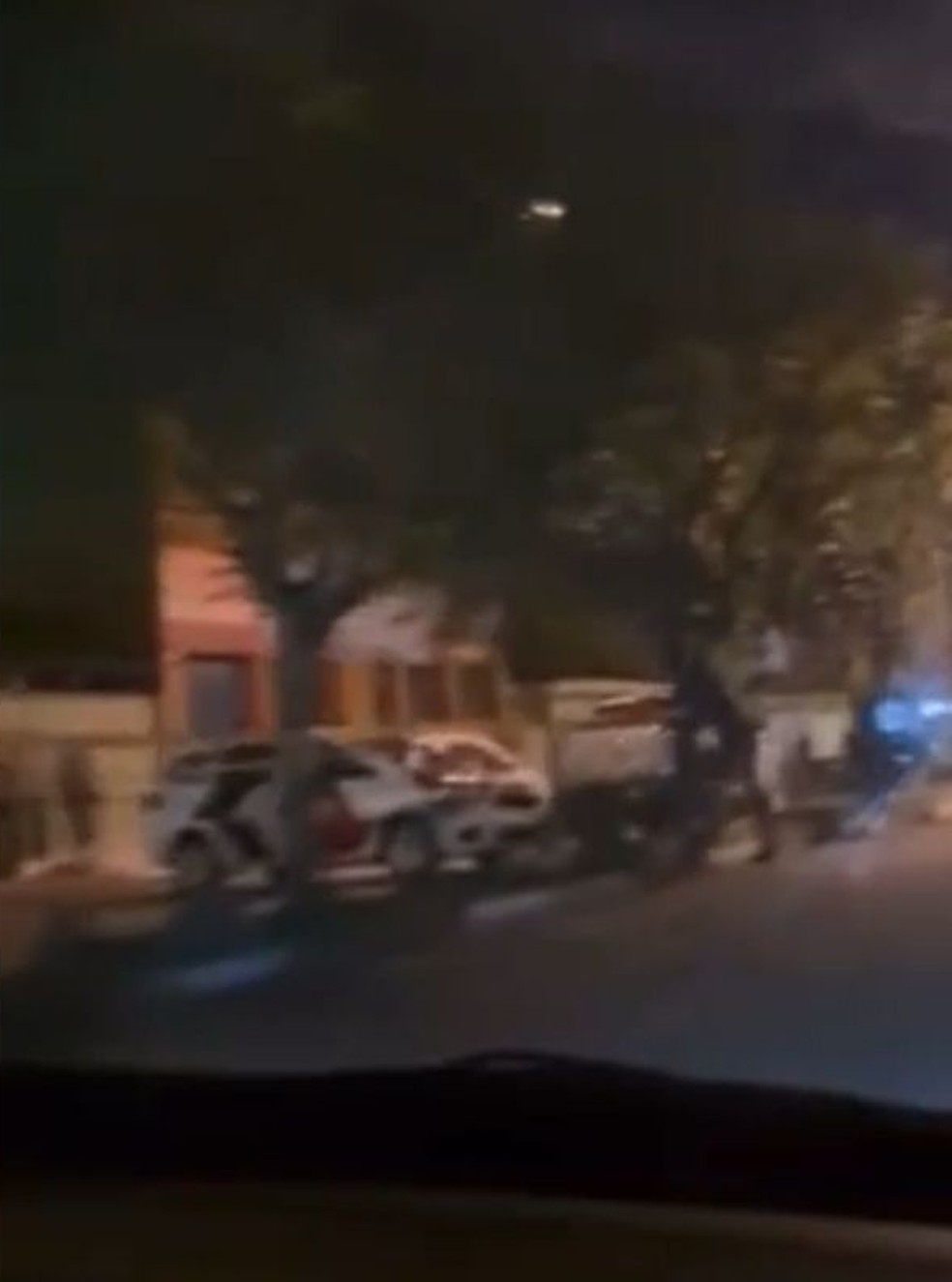PM foi atingido no bairro Cidade Náutica, em São Vicente (SP) — Foto: Reprodução