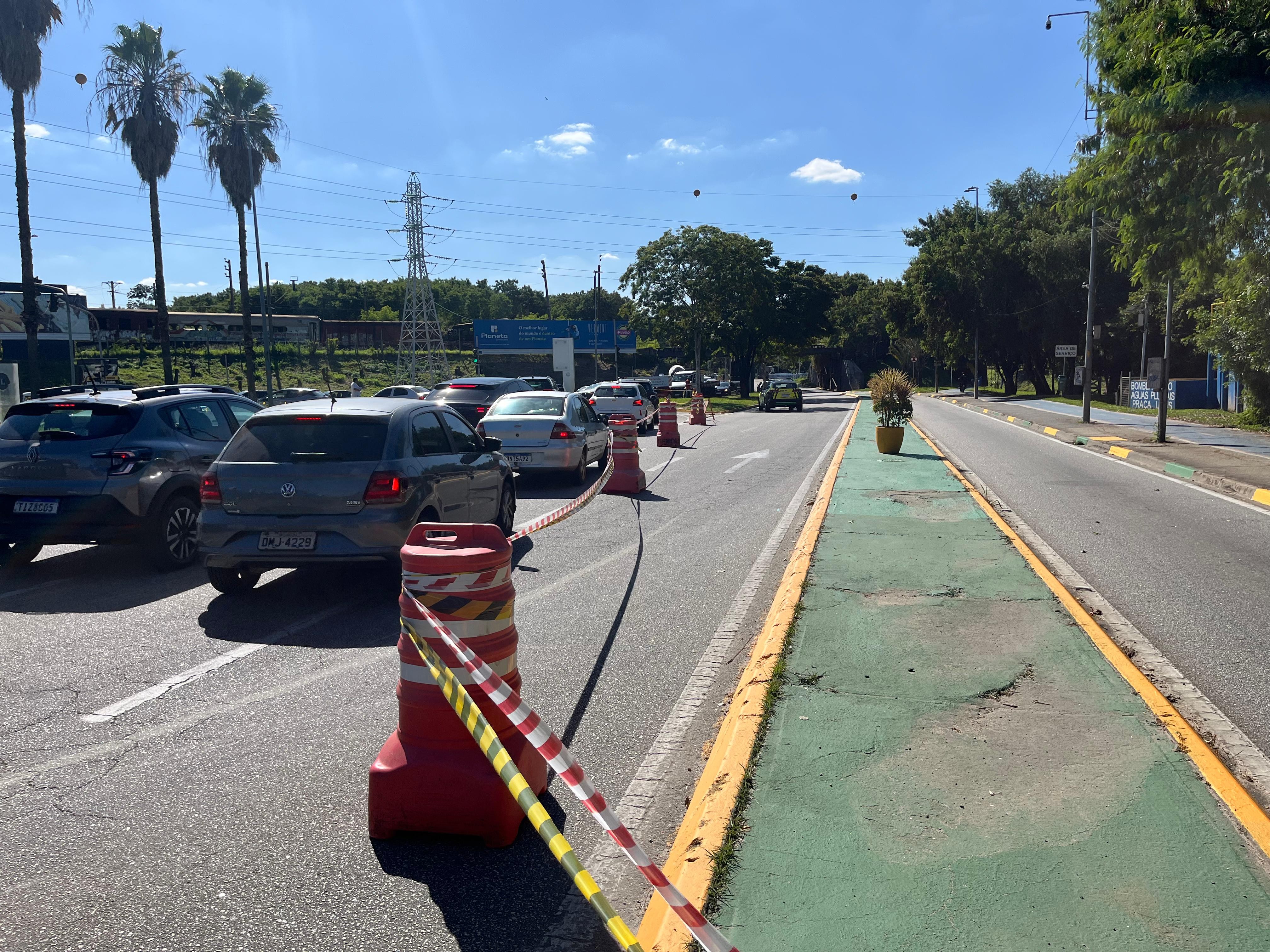 Obra na avenida Dom Aguirre provoca congestionamento na região central de Sorocaba