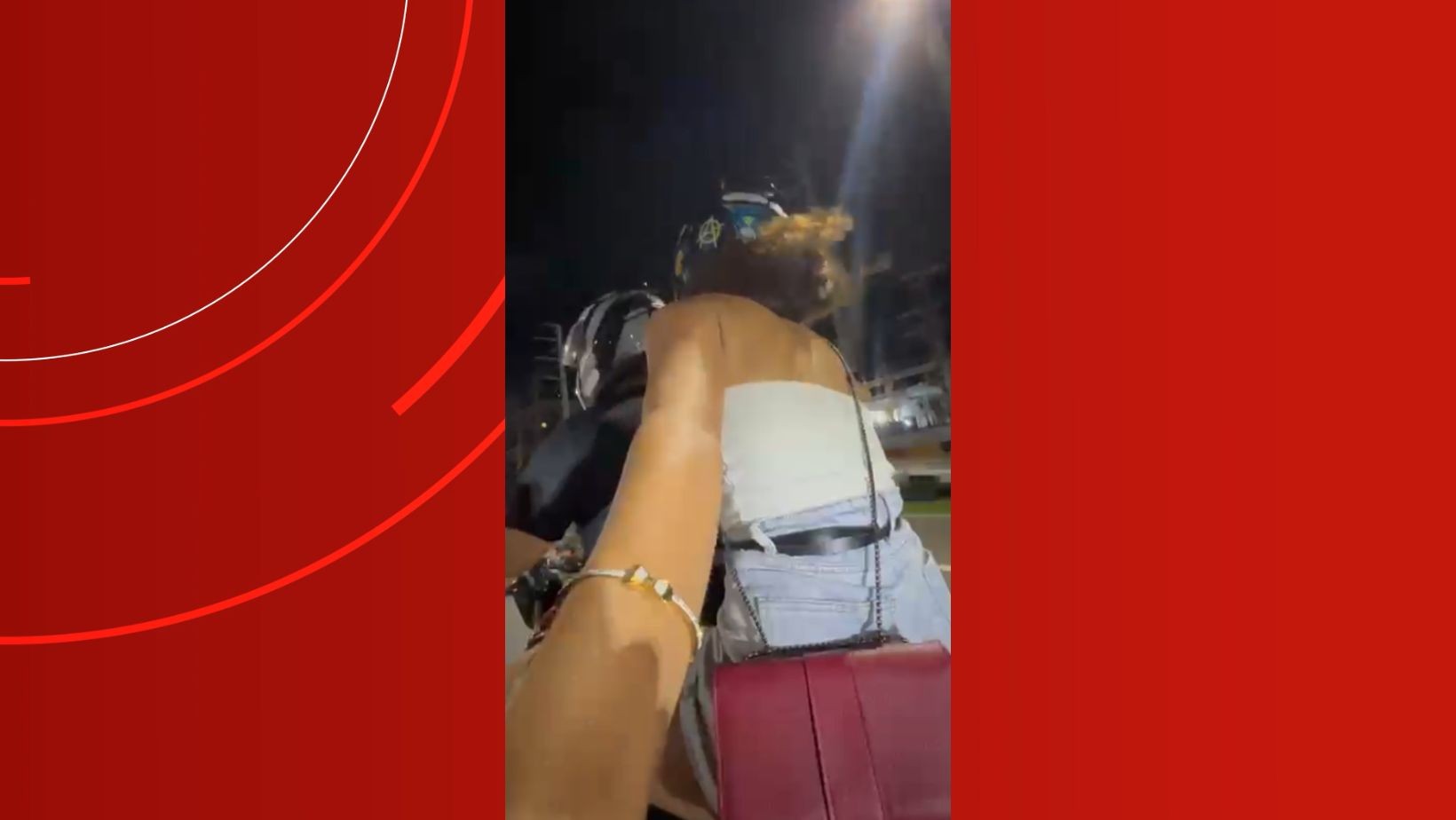 Jovem tem celular furtado por dupla no momento em que gravava vídeo em moto e crime fica registrado no aparelho; VÍDEO