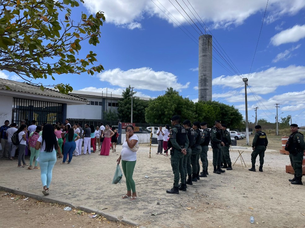 Polícia impediu a fuga de quatro detentos da Unidade Prisional de Sobral. — Foto: Mateus Ferreira/Sistema Verdes Mares