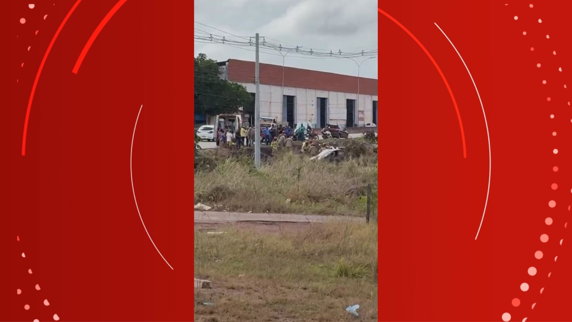 Carro capota e deixa condutor gravemente ferido na Rodovia Duca Serra, em Santana