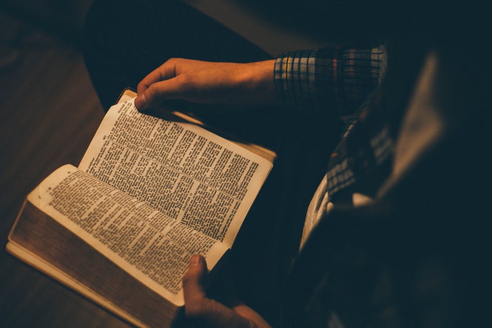 Bblia  Foto: Priscilla Du Preez via unsplash