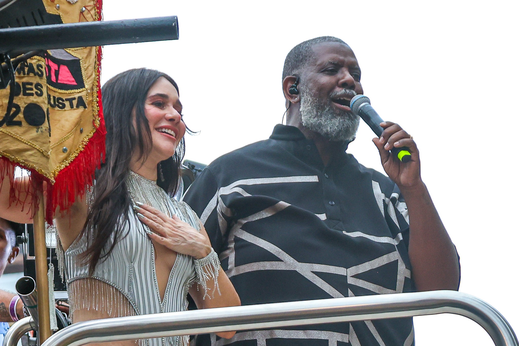 Com Alessandra Negrini e Péricles, bloco Acadêmicos do Baixo Augusta reúne multidão na Consolação