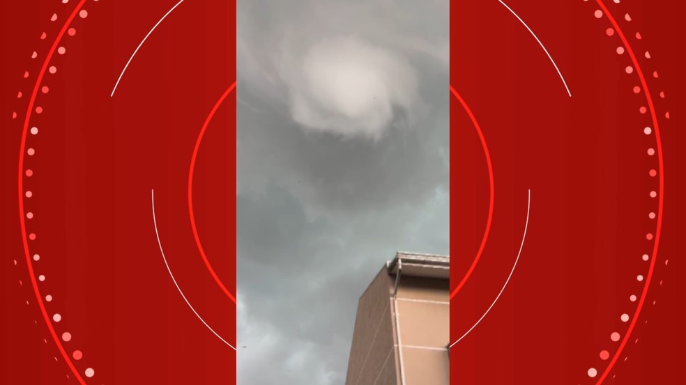 Nuvem em formato de funil assusta moradores na Grande Curitiba — Foto: Reprodução